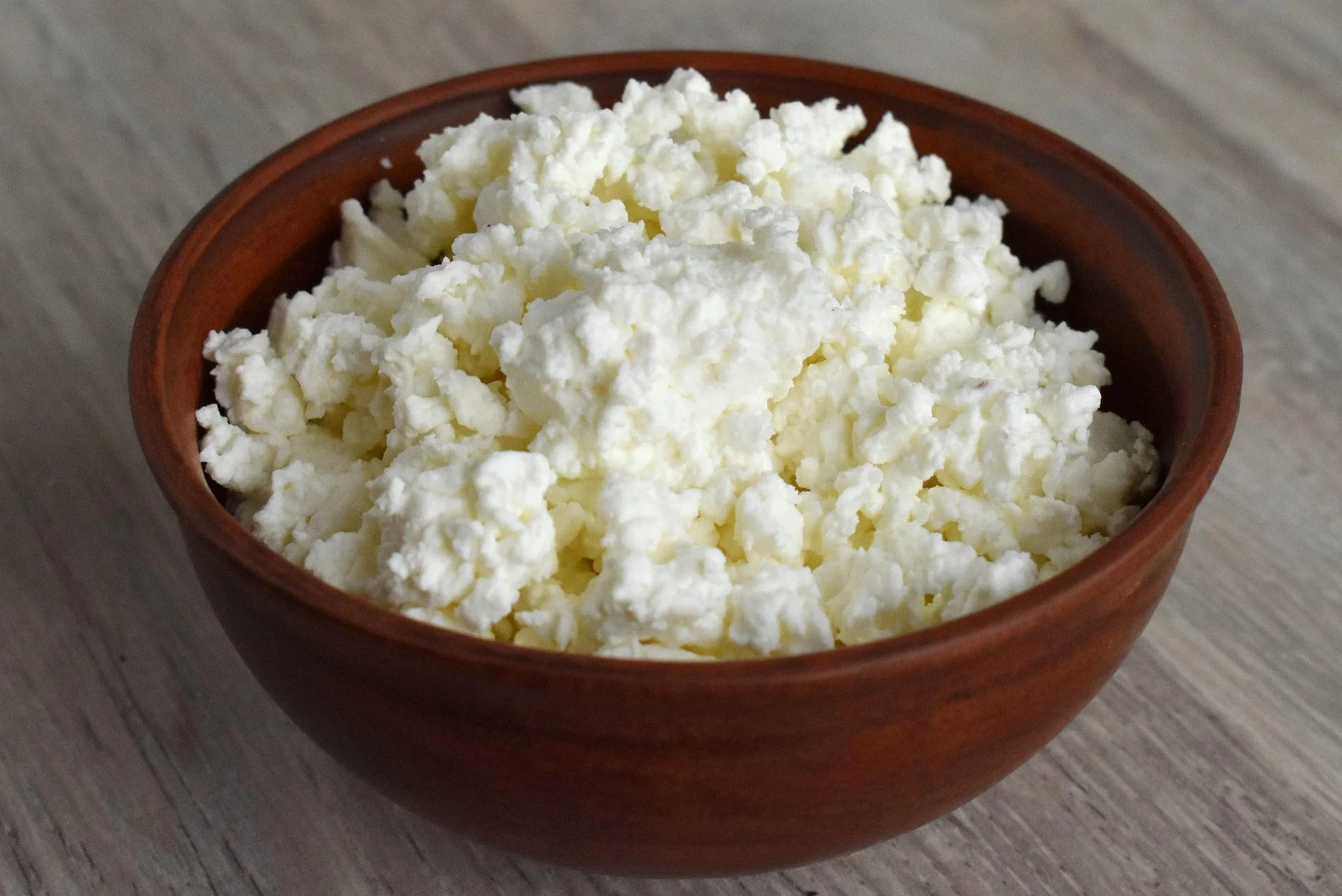 cottage cheese, τροφή χαμηλή σε θερμίδες, ψηλή σε πρωτεΐνη